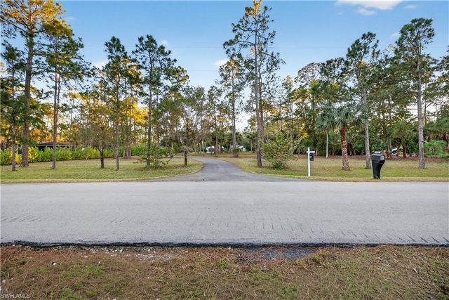 5100 Mahogany Ridge DR, Naples, FL 34119
