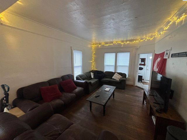 435 NE Howard Dr, Pullman, WA 99163