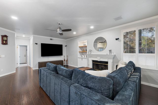 10340 N Sinclair Circle, Fresno, CA 93730