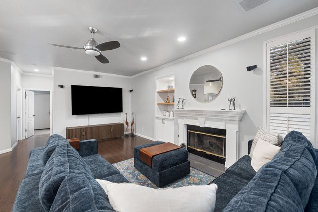 10340 N Sinclair Circle, Fresno, CA 93730