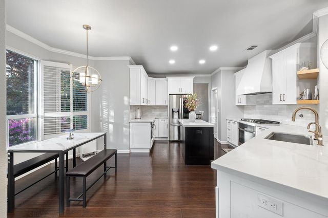 10340 N Sinclair Circle, Fresno, CA 93730