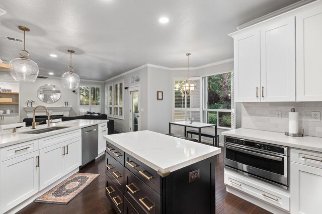 10340 N Sinclair Circle, Fresno, CA 93730