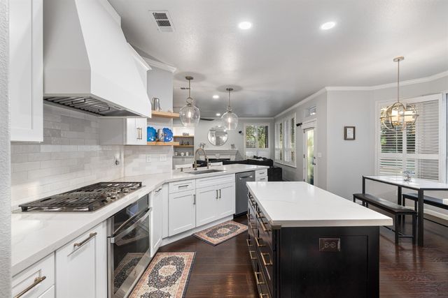 10340 N Sinclair Circle, Fresno, CA 93730