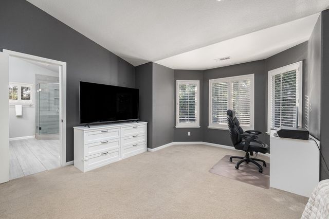 10340 N Sinclair Circle, Fresno, CA 93730