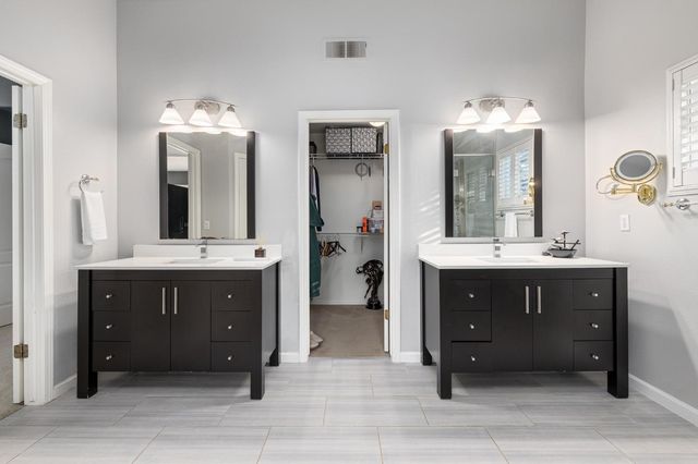 10340 N Sinclair Circle, Fresno, CA 93730