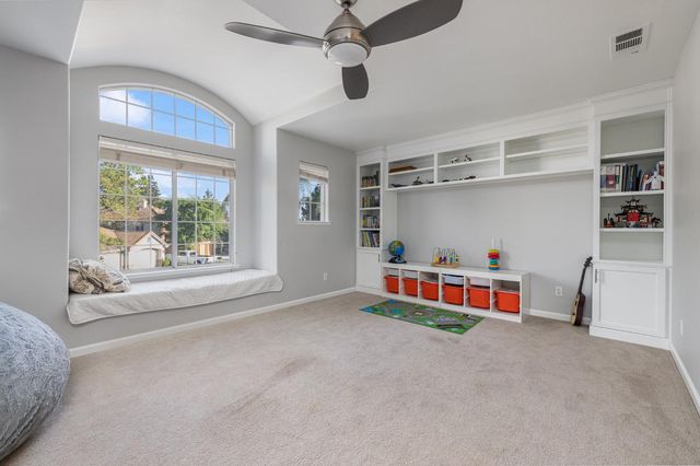 10340 N Sinclair Circle, Fresno, CA 93730