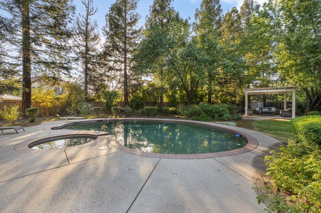 10340 N Sinclair Circle, Fresno, CA 93730