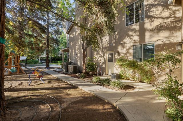 10340 N Sinclair Circle, Fresno, CA 93730