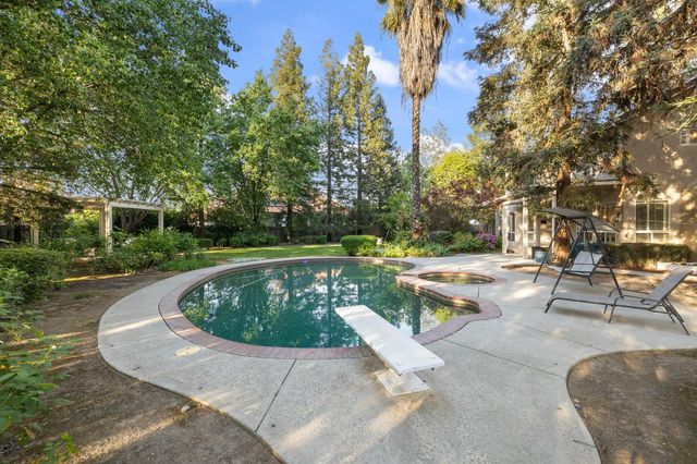 10340 N Sinclair Circle, Fresno, CA 93730