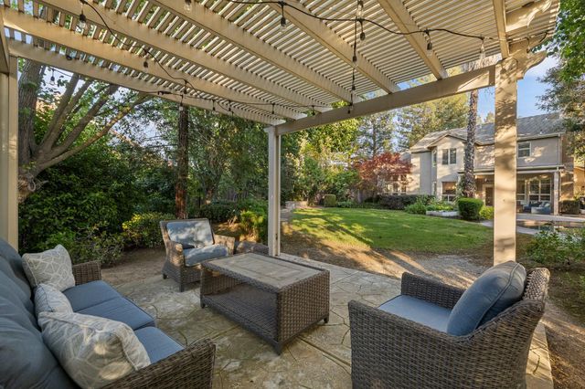 10340 N Sinclair Circle, Fresno, CA 93730