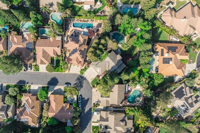 10340 N Sinclair Circle, Fresno, CA 93730