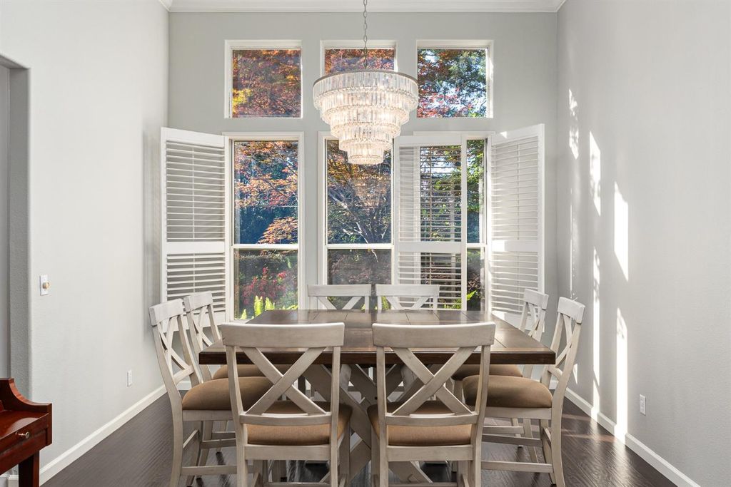 Image 12 of property listing at 10340 N Sinclair Circle, Fresno, CA 93730