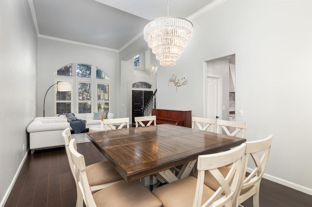 Image 13 of property listing at 10340 N Sinclair Circle, Fresno, CA 93730