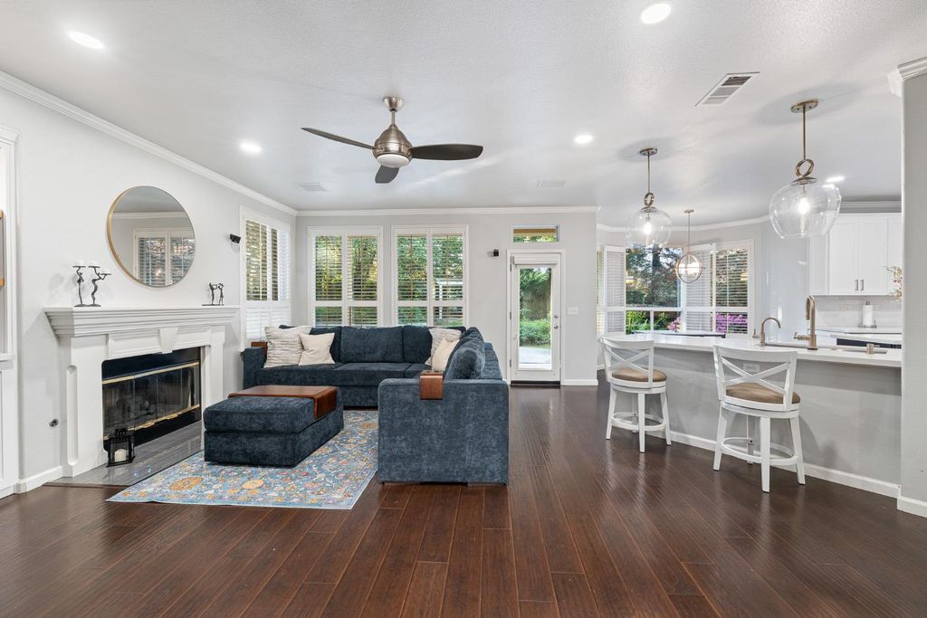 Image 18 of property listing at 10340 N Sinclair Circle, Fresno, CA 93730