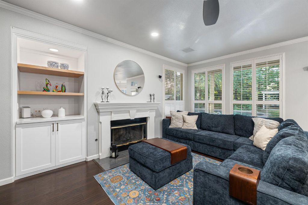 Image 19 of property listing at 10340 N Sinclair Circle, Fresno, CA 93730