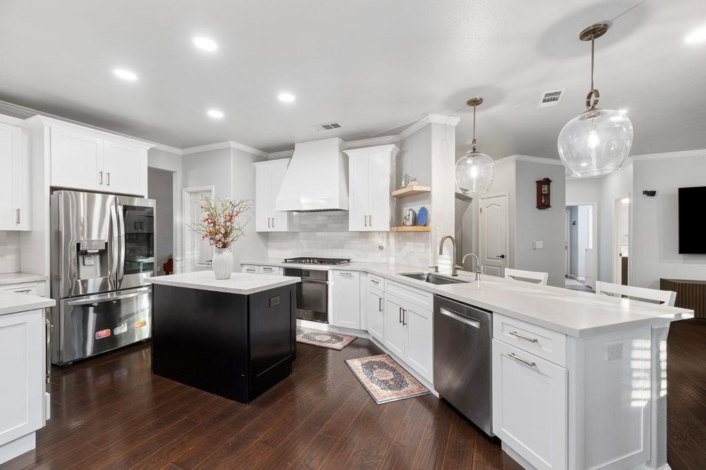 Image 25 of property listing at 10340 N Sinclair Circle, Fresno, CA 93730