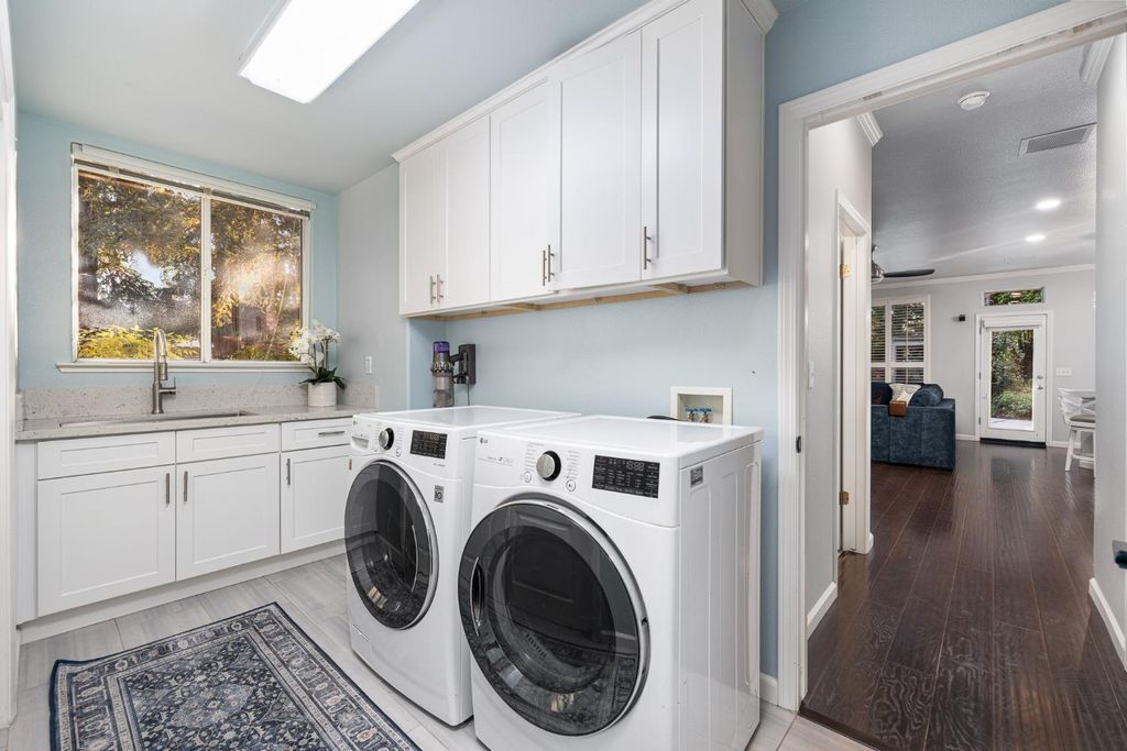 Image 31 of property listing at 10340 N Sinclair Circle, Fresno, CA 93730