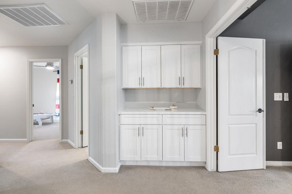 Image 32 of property listing at 10340 N Sinclair Circle, Fresno, CA 93730