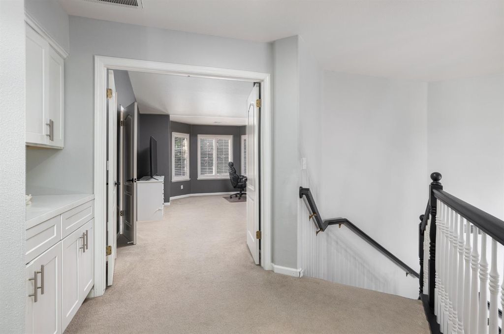 Image 33 of property listing at 10340 N Sinclair Circle, Fresno, CA 93730