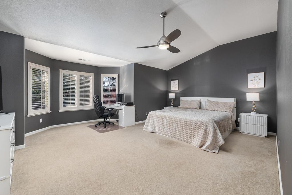 Image 35 of property listing at 10340 N Sinclair Circle, Fresno, CA 93730