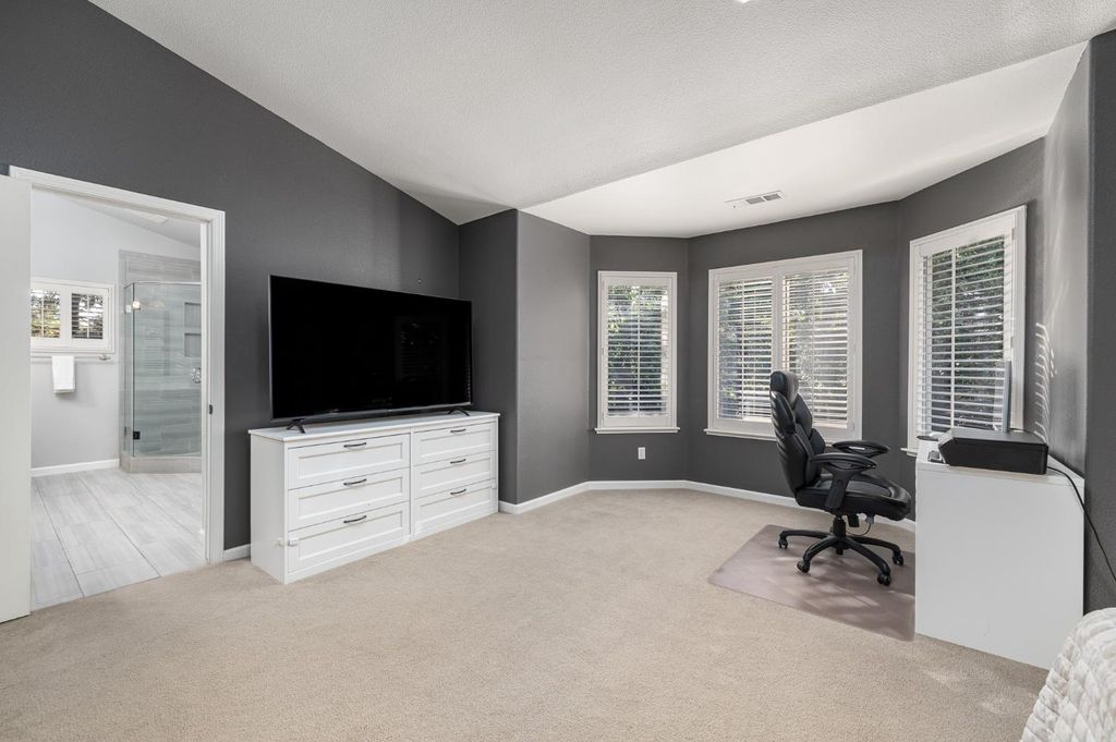 Image 36 of property listing at 10340 N Sinclair Circle, Fresno, CA 93730