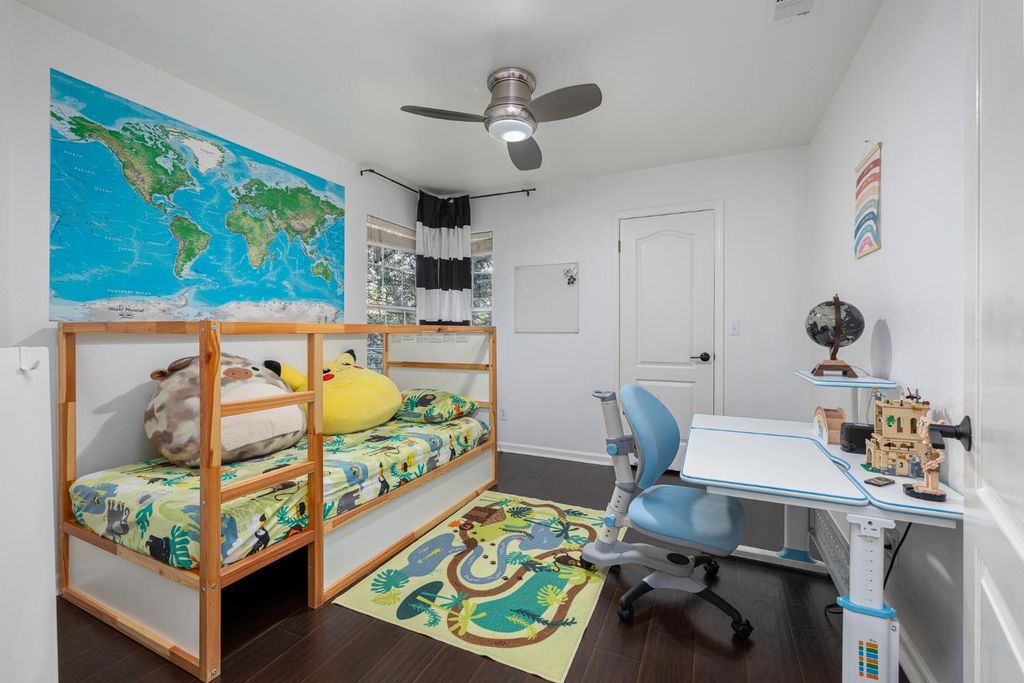 Image 40 of property listing at 10340 N Sinclair Circle, Fresno, CA 93730