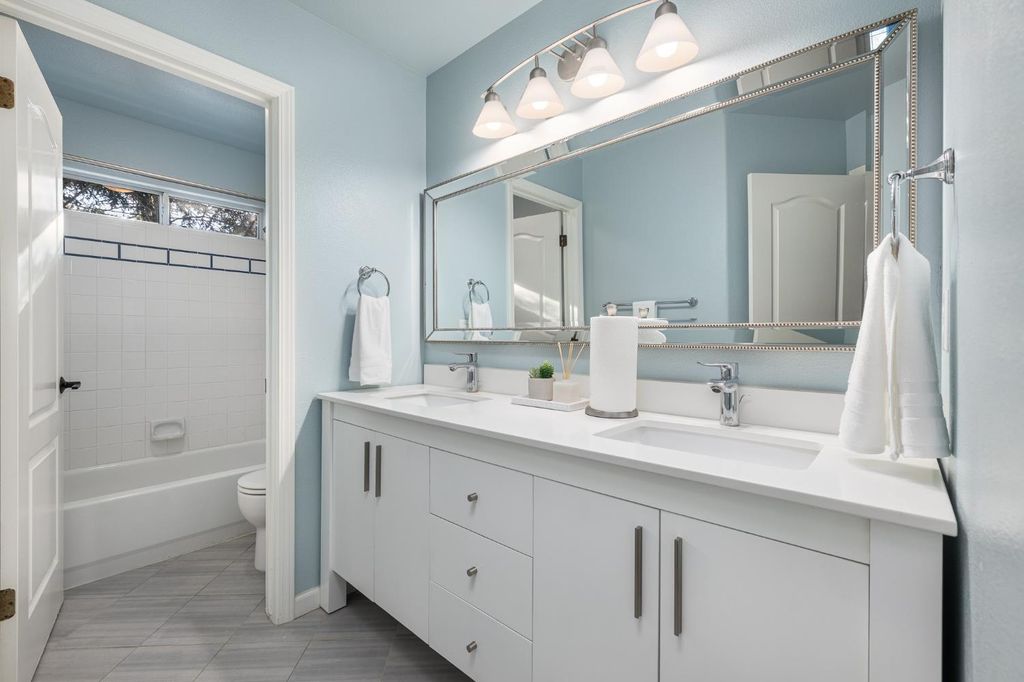 Image 42 of property listing at 10340 N Sinclair Circle, Fresno, CA 93730