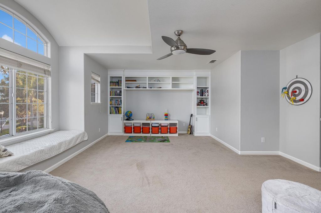 Image 46 of property listing at 10340 N Sinclair Circle, Fresno, CA 93730