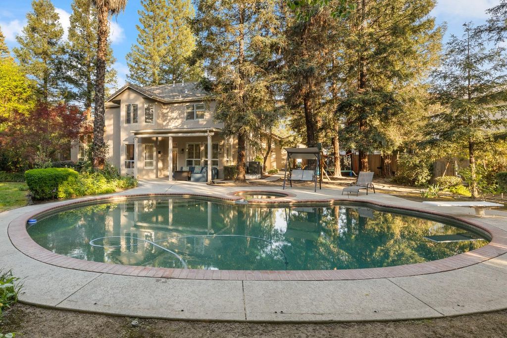 Image 52 of property listing at 10340 N Sinclair Circle, Fresno, CA 93730