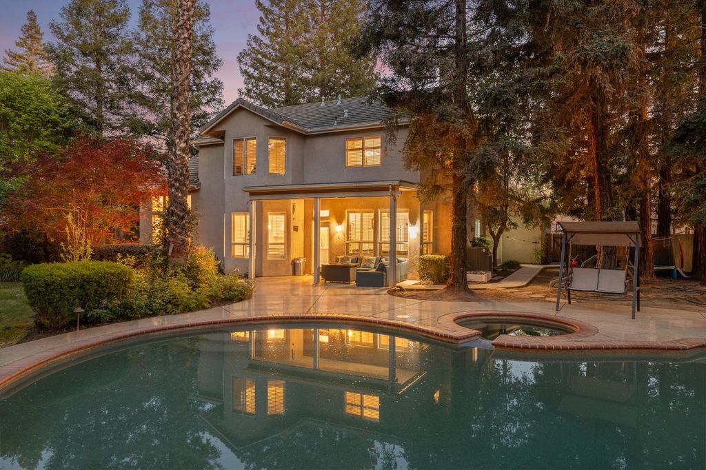 Image 53 of property listing at 10340 N Sinclair Circle, Fresno, CA 93730