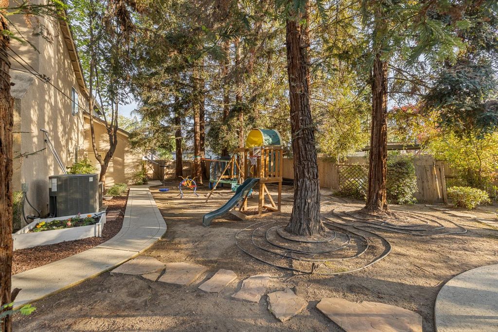 Image 55 of property listing at 10340 N Sinclair Circle, Fresno, CA 93730