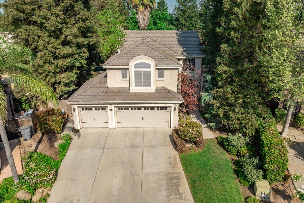 Image 67 of property listing at 10340 N Sinclair Circle, Fresno, CA 93730