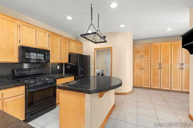 553 Golf Glen Dr, San Marcos, CA 92069