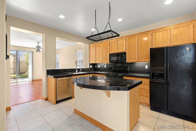 553 Golf Glen Dr, San Marcos, CA 92069