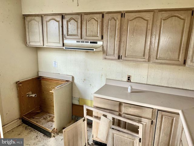 1218 N LONGWOOD ST, Baltimore, MD 21216