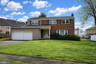 15 CHATEAU DR, Cherry Hill, NJ 08003