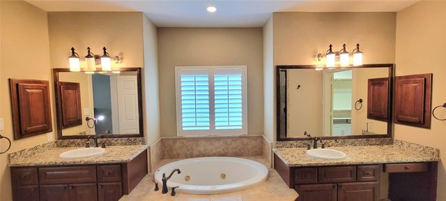 2498 Encino Avenue, League City, TX 77573