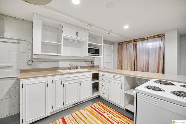 1705 N 49Th Street, Omaha, NE 68104