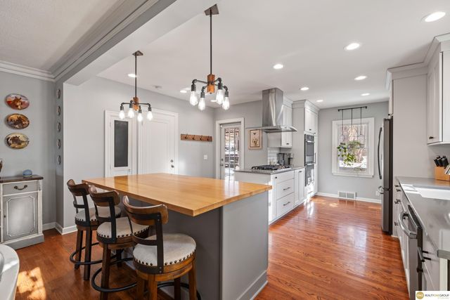 1705 N 49Th Street, Omaha, NE 68104