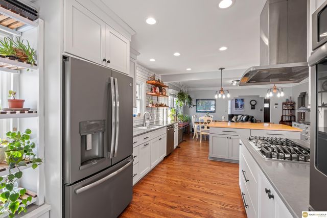 1705 N 49Th Street, Omaha, NE 68104