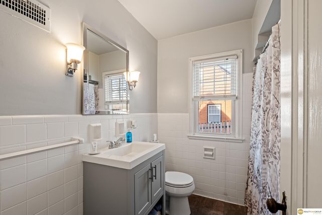 1705 N 49Th Street, Omaha, NE 68104