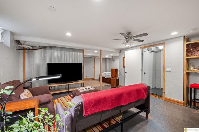 1705 N 49Th Street, Omaha, NE 68104