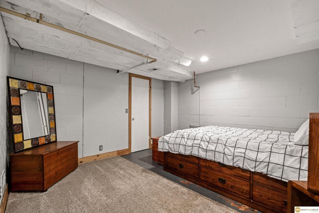 1705 N 49Th Street, Omaha, NE 68104