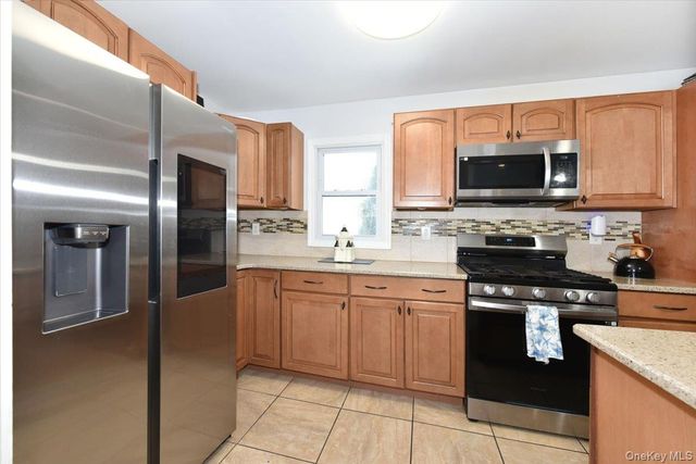 17 Arnold Drive, Middle Island, NY 11953