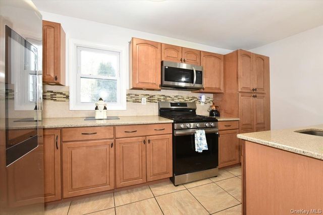 17 Arnold Drive, Middle Island, NY 11953