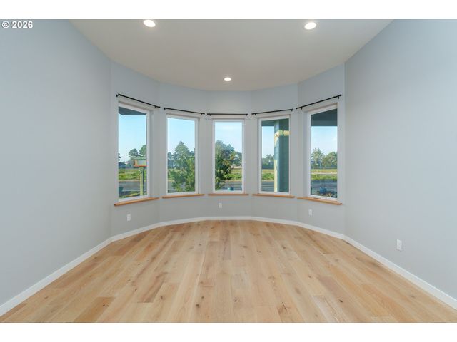 557 Shearwater Cir, Bandon, OR 97411