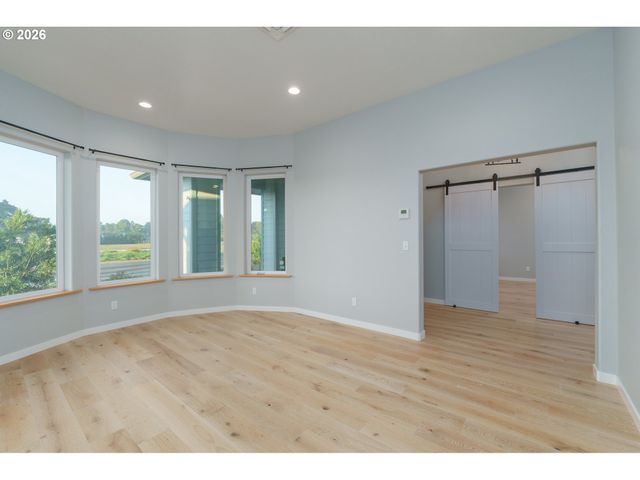 557 Shearwater Cir, Bandon, OR 97411