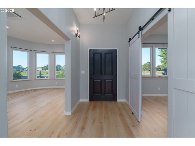 557 Shearwater Cir, Bandon, OR 97411