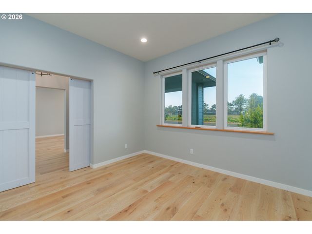 557 Shearwater Cir, Bandon, OR 97411