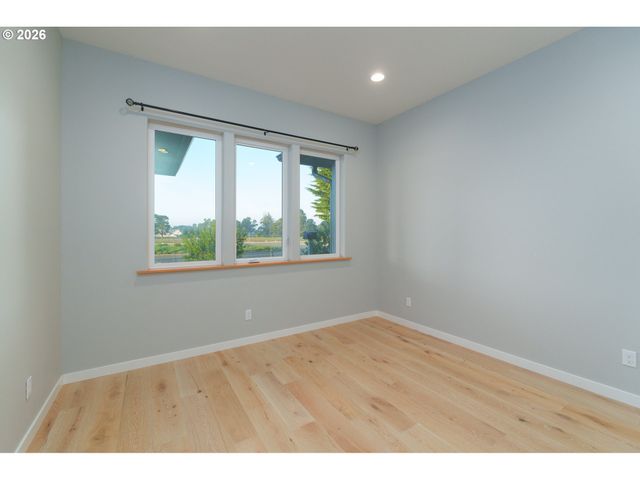 557 Shearwater Cir, Bandon, OR 97411